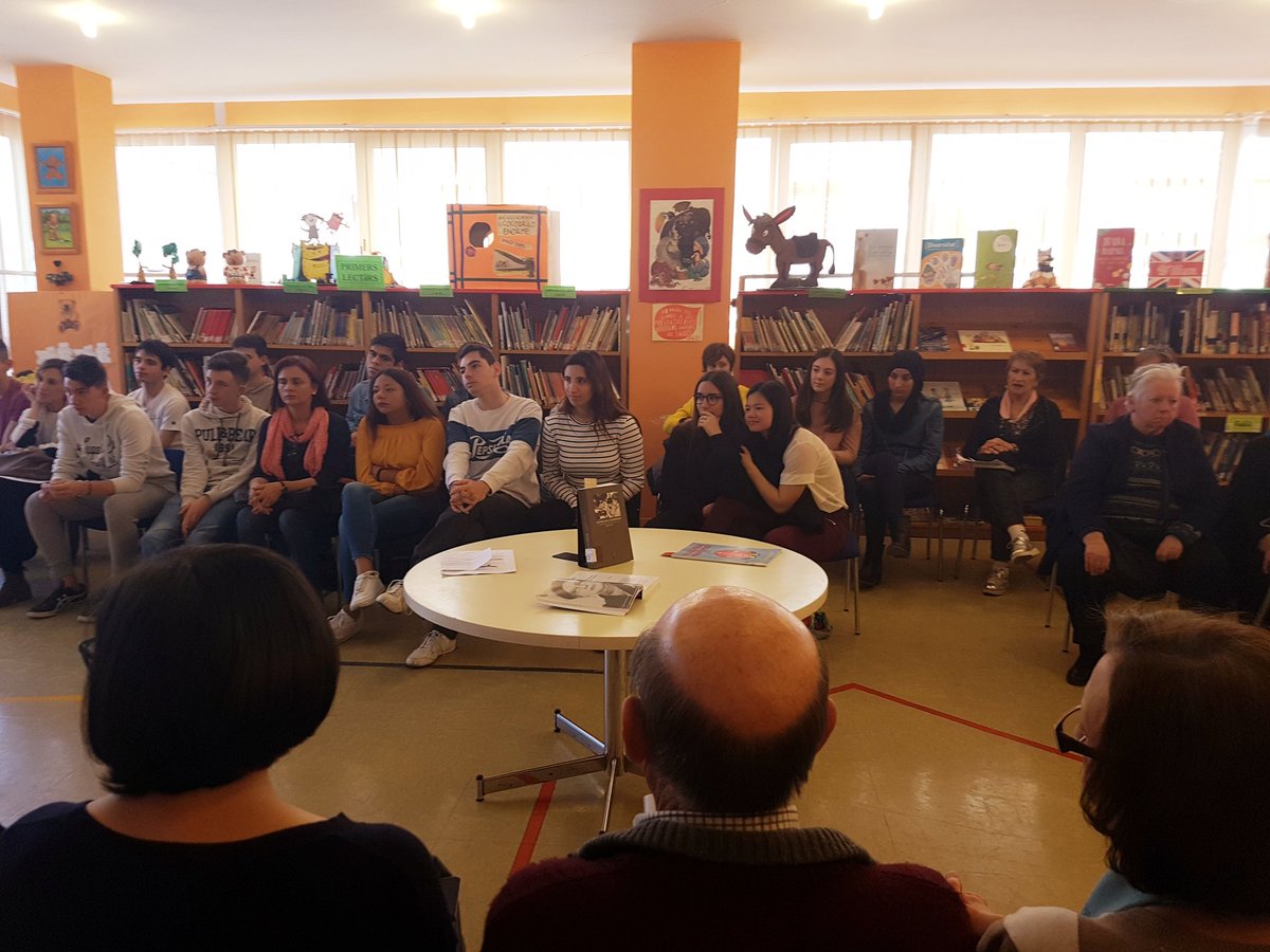 Alfred Ramos, hui a les #tertúlies  #intergeneracionals #Biblioteca #LaValldUixó amb <a href="/iesbenigaslo/">IES BENIGASLÓ</a> <a href="/IESBotanic/">IESBotànicCavanilles</a>