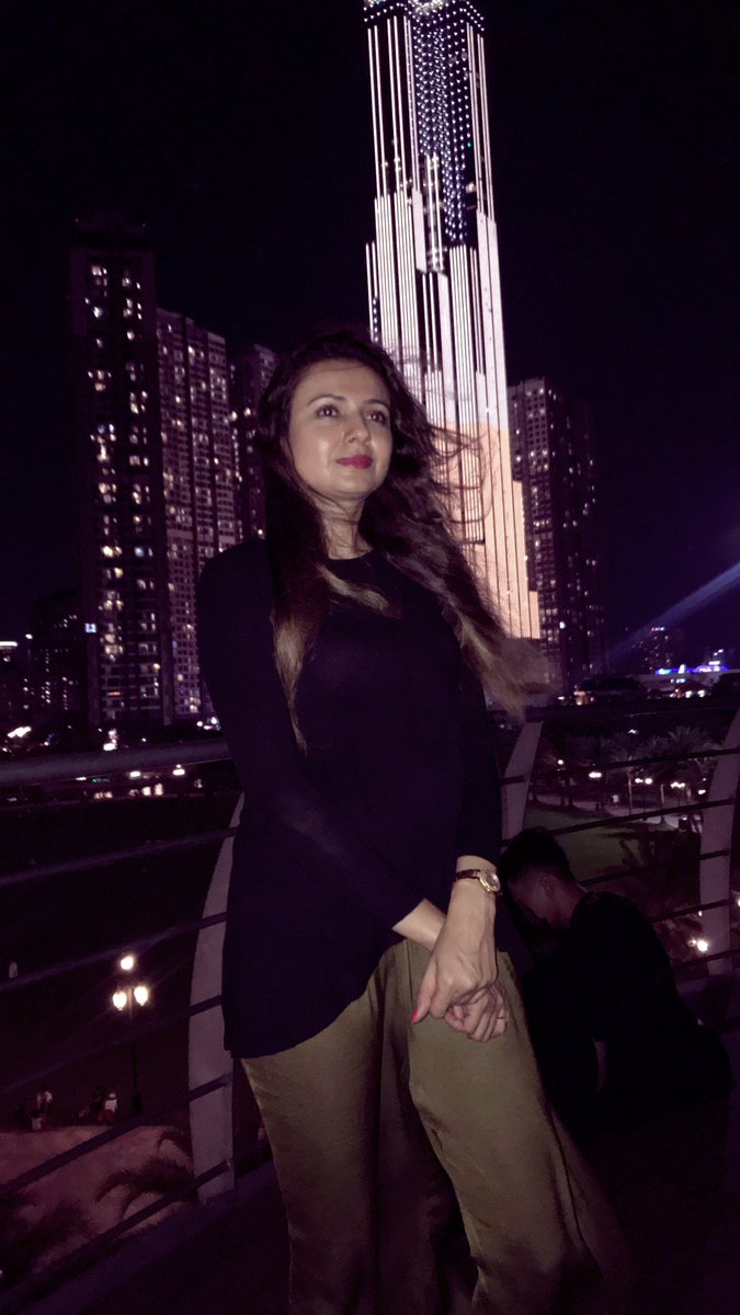 mrugaumrania's tweet photo. Starry skies &amp; the windy nights                                                                                                      #thelandmark81 #hochiminhcity #famjamtime #siblinggoals https://t.co/DBeStVA0ls