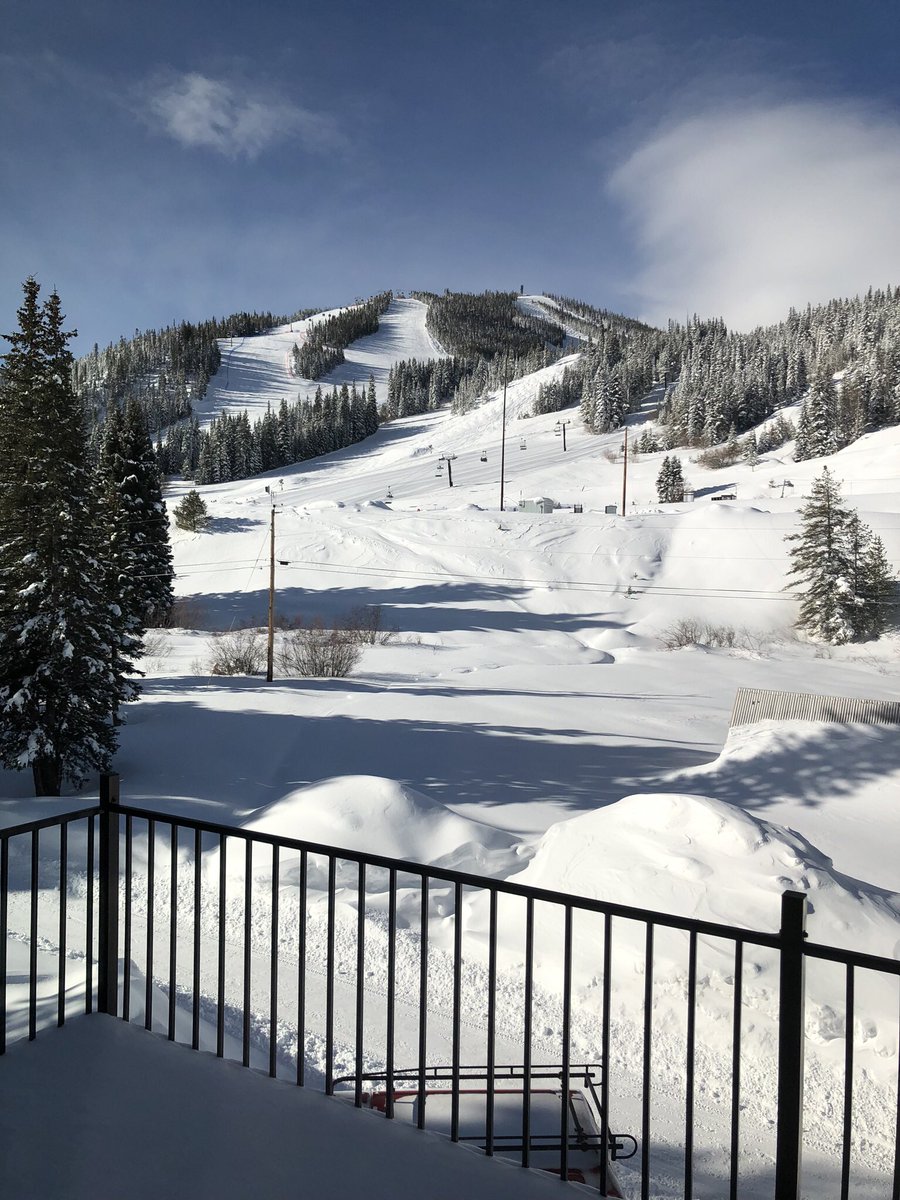 TonnigesTravis's tweet photo. #2019SpringBreak @WinterPark was incredible! Fresh powder all 3 days! How do you escape the sub-freezing Nebraska temps?? Easy....just hop on Panoramic Express and head up to 12,060 ft!! Beautiful weather! The kids kept me young!! Weโll be back next year!! https://t.co/5nB4EOQrh9