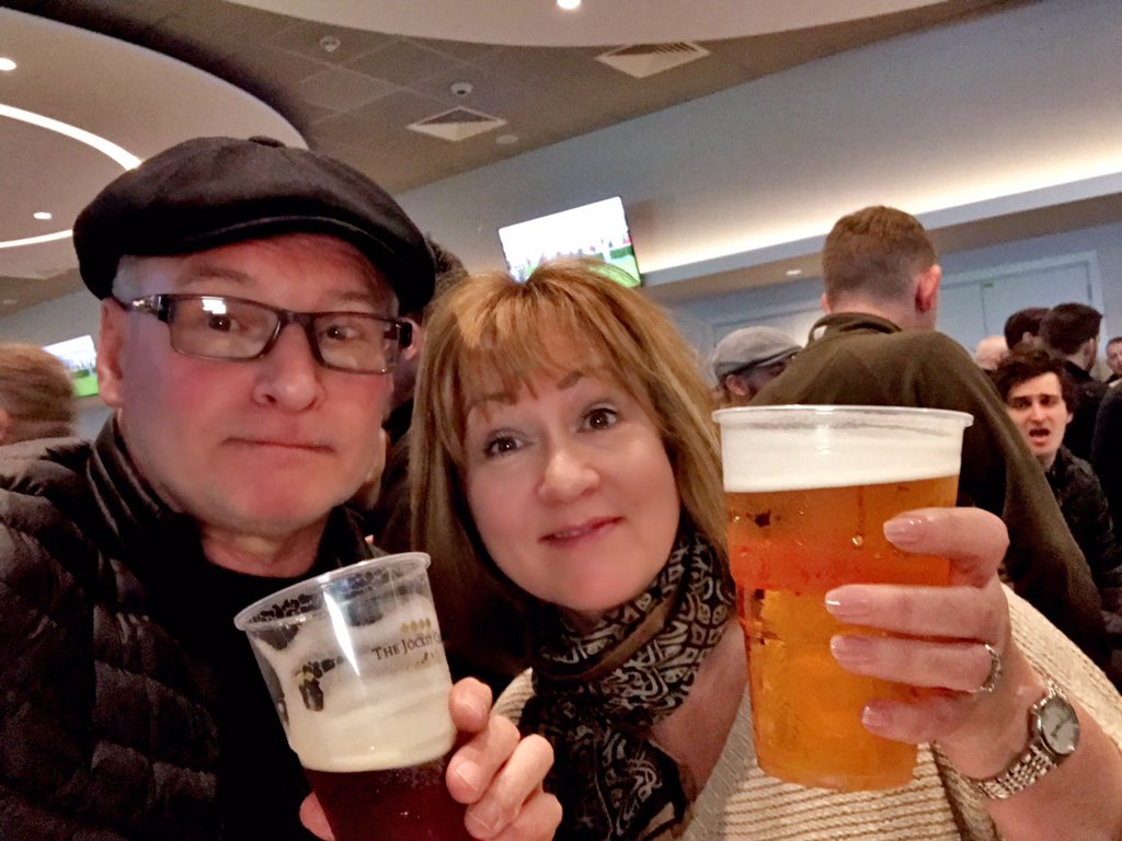 tracymunzer's tweet image. #CHELFIE