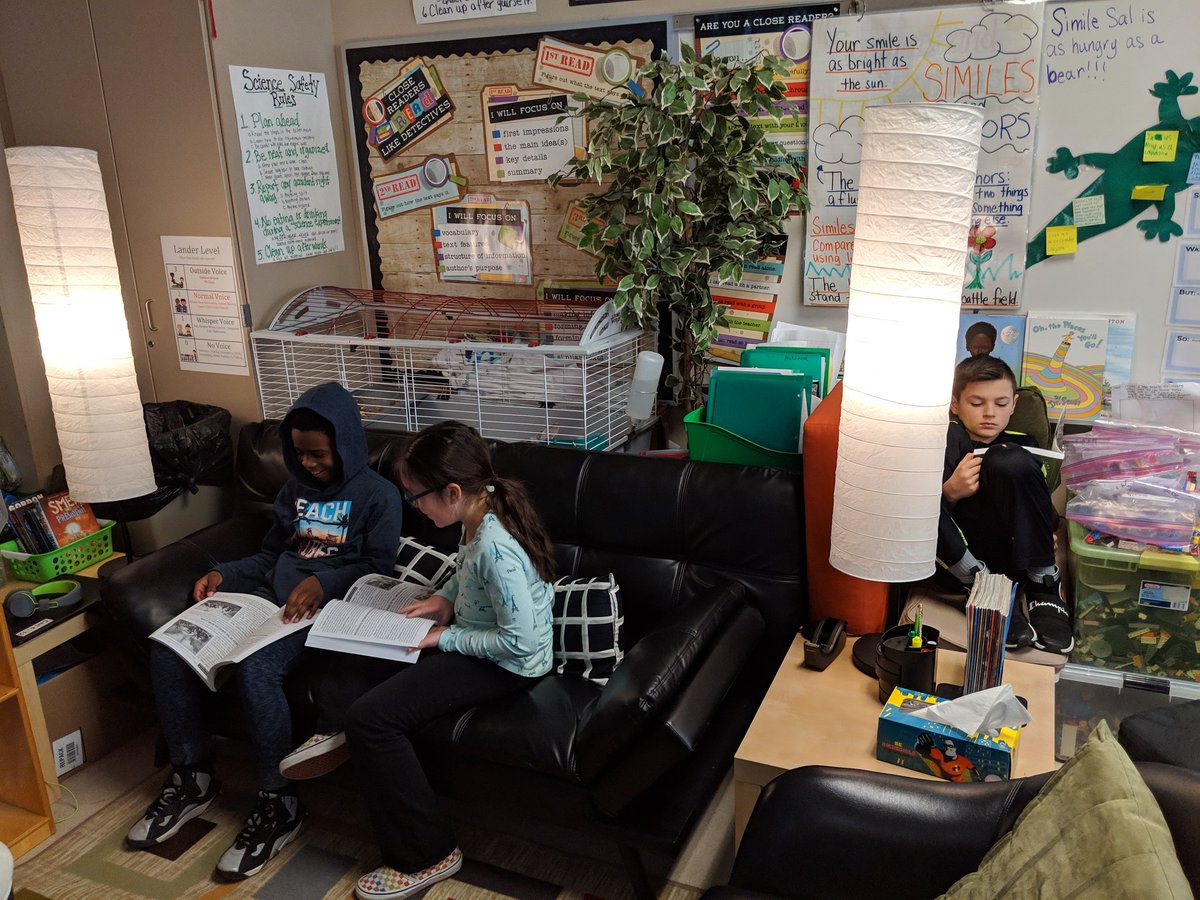 kristina_waner's tweet photo. Partner reading and exoloring text features in informational text to delve deeper into American history! Integrated studies for the win! #TeamWaner #Landerlove #MyChoiceMayfield https://t.co/v9w8893JN6
