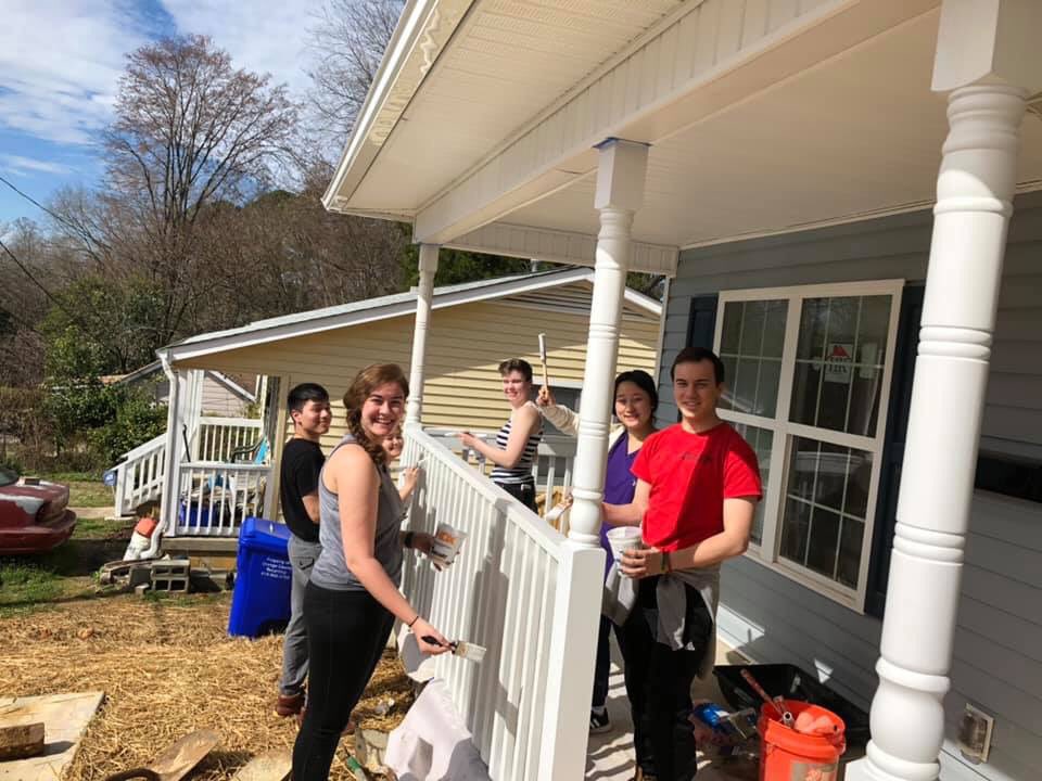 orangehabitat's tweet image. This week, we are happy to host 13 students from @Vassar participating in an #AlternativeSpringBreak! They arrived in town Sunday and will be volunteering on site through Friday doing various tasks, like painting which they did yesterday. #OrangeHabitat #VassarBreakBreak