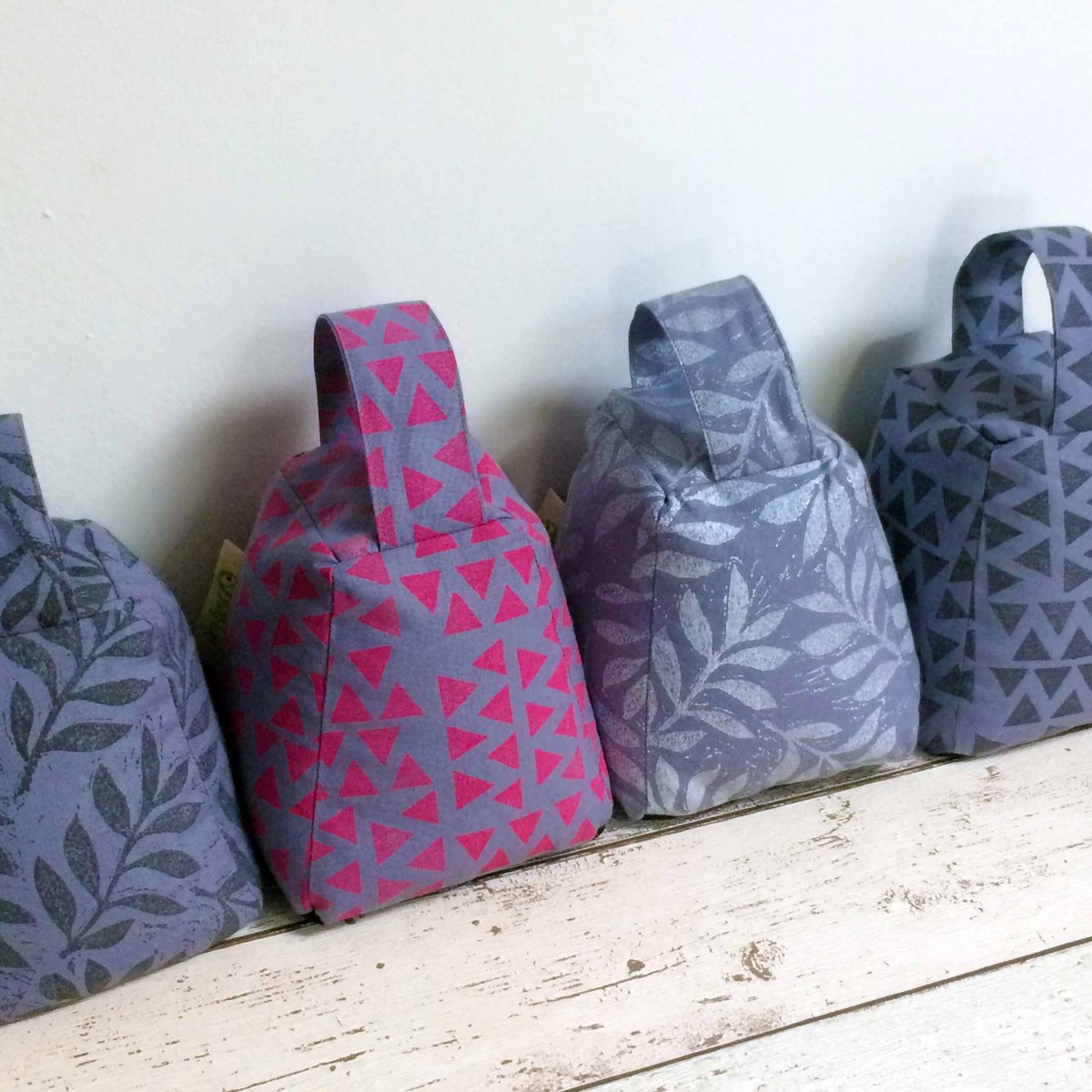 tinybirdtextile's tweet image. If all this blowy weather has your doors a' creaking &amp;amp; crashing you need one of my door stops.

Buy here: bit.ly/DSGeoDGte

#handprinted #shopsmall #Interiors #shopindie