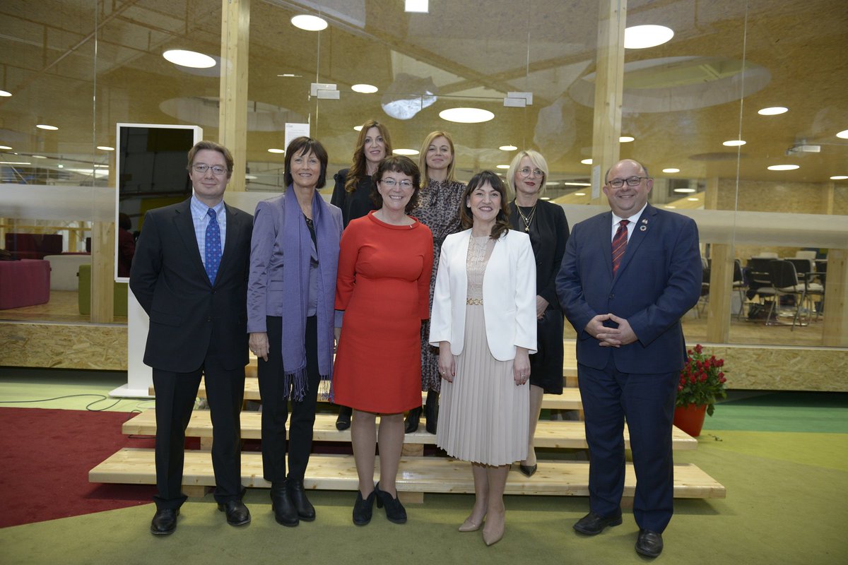 Posebno hvala <a href="/berryonline/">Berry Vrbanovic</a>, gradonačelniku Kitchenera na njegovom dolasku u rodni Zagreb, sudjelovanju na #CCBN radnom ručku te konferenciji "Žene u politici - predvodnice promjena" kako bi podijelio s nama kanadska iskustva u osnaživanju žena u politici.