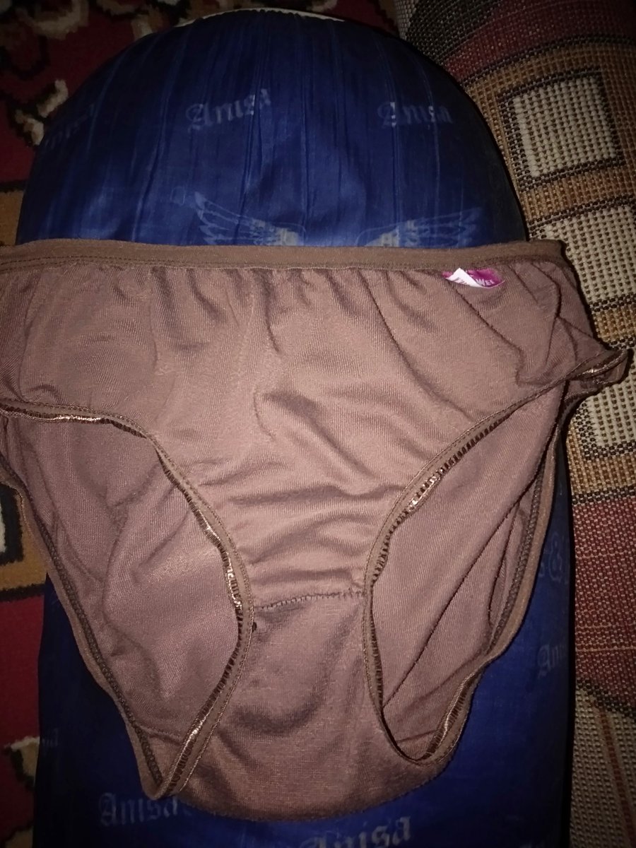 Rejeki gak kemana,
Tadi pagi kena embat BH nya,
Skrg kena embat CD nya.
Merk Lin Wei 
Eksekusi 💦💦💦