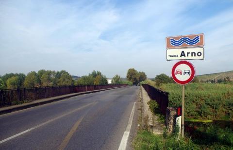 ComuneEmpoli's tweet photo. #Viabilità #Empoli Il Ponte di #Marcignana rimane chiuso per ristrutturazione. I lavori saranno conclusi entro l'inizio del prossimo anno scolastico. Continueranno ad essere operative le decisioni sul Tpl. https://t.co/YpvJ4IXqL2 https://t.co/jDotihFWba