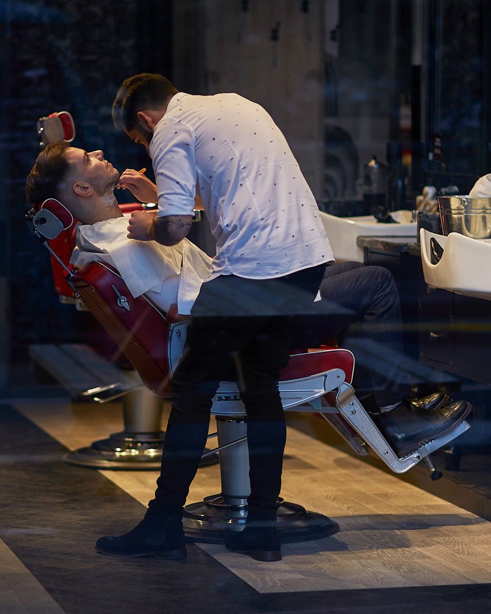 Teds_Grooming's tweet photo. Ted recommends washing your face with warm water ahead of shaving to open pores, soften hairs and reduce the risk of razor burns. #TedTips #TipOfTheDay #ShaveTheDay #MensGrooming #NoOrdinaryBarber https://t.co/G5I41gpS3S