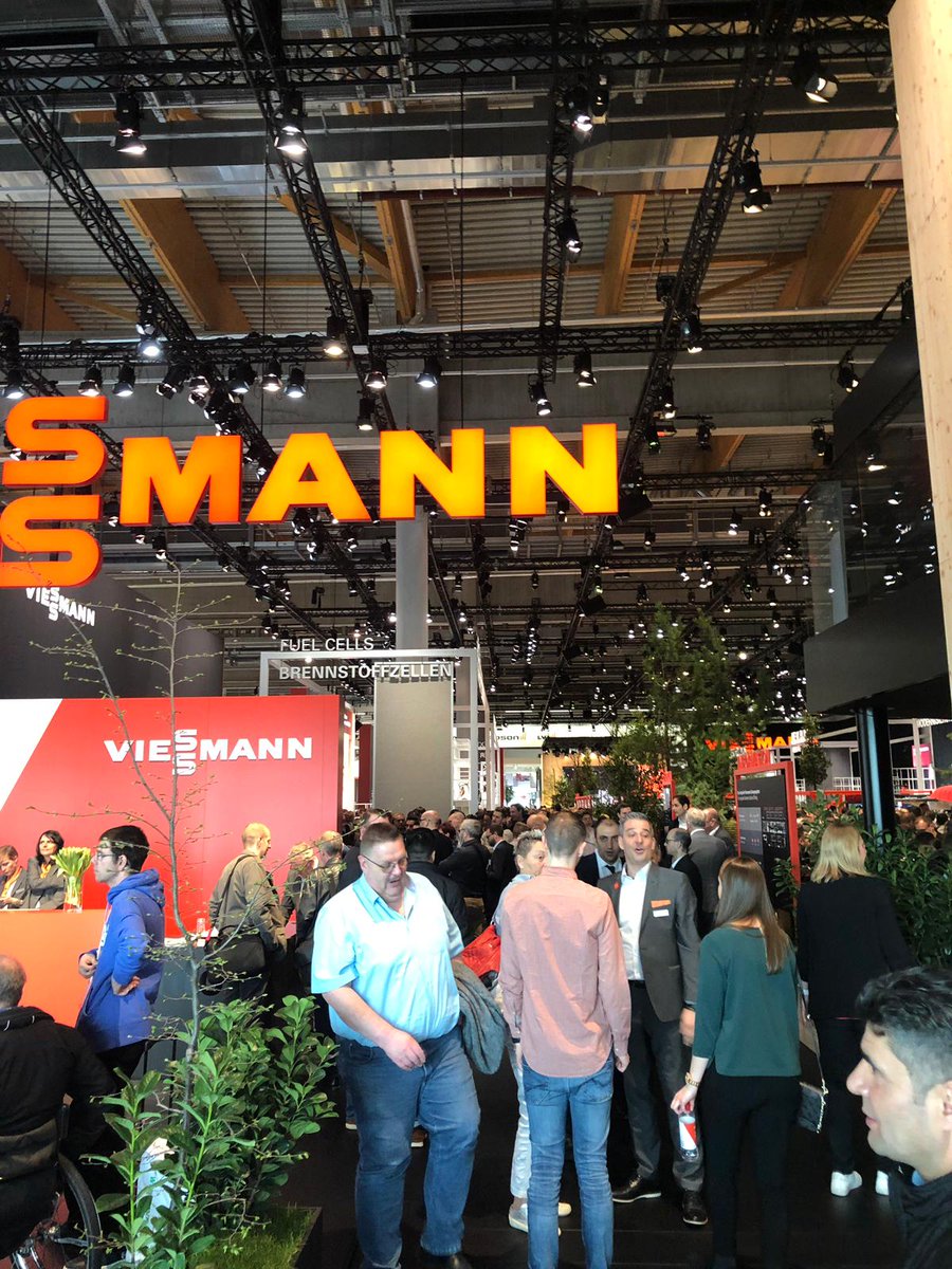 IntBuildingTech's tweet image. It is packed here at #ISH19 !