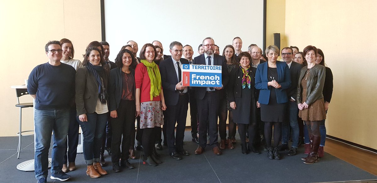 LeFrenchImpact's tweet photo. #TerritoiresFrenchImpact | 👏 Félicitation au collectif lyonnais !
Remise officielle du label #FrenchImpact par @ItierCh à  @grandlyon. https://t.co/YVWfcjZ8ds