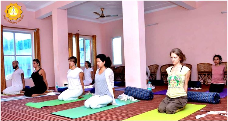 yoga_advisor's tweet photo. A yogi must be active. A lazy person will never succeed. Regular practice is the name of the game. – Hatha Yoga Pradipika.
.
.
website:- https://t.co/KUF4n19c2N 
Mail Us:- rishikeshyogtraining@gmail.com
.
.
#yoga #yogateachertraining #yogateacher #travel #TuesdayMotivation https://t.co/B91RbuHf5H