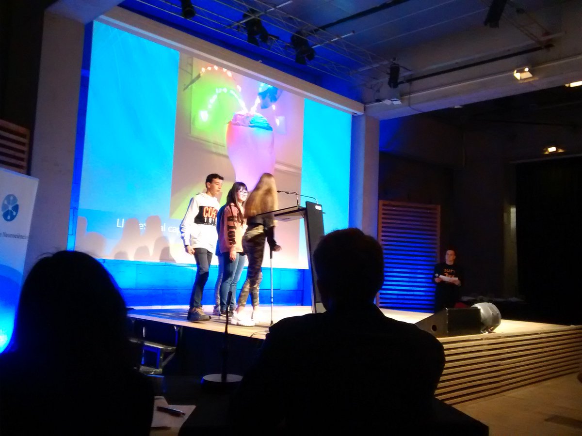 DEVP_UB's tweet photo. Participant com a jurat al concurs #NeuroArt al @CCCBeducacio https://t.co/louXbtpV6k