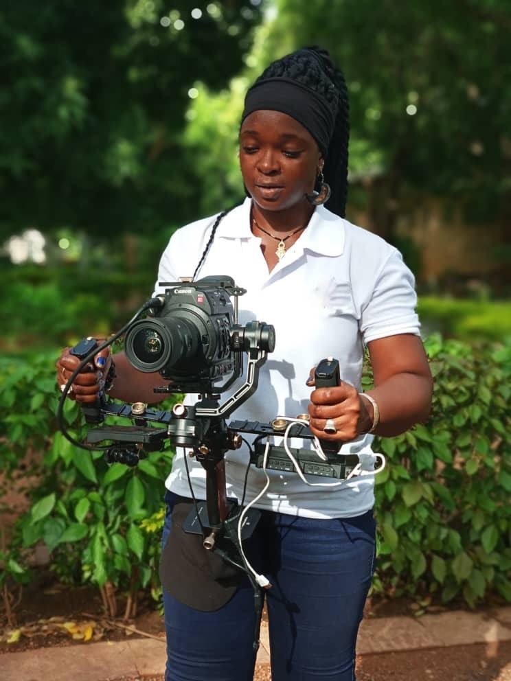 Malibooknews's tweet photo. #FacesCacheesDuMali #ambassade #USA
Mois d’histoire & promotion de la femme: Djeneba Marie Julie Traoré, animatrice, camerawoman diplômée INA
Femmes & jeunes filles il n’y a pas de sots métiers
#USAMali #8Mars #FacesCacheesDuMali #HiddenFigures #30Jours30Femmes #BalanceforBetter https://t.co/vaTR5d6uzG