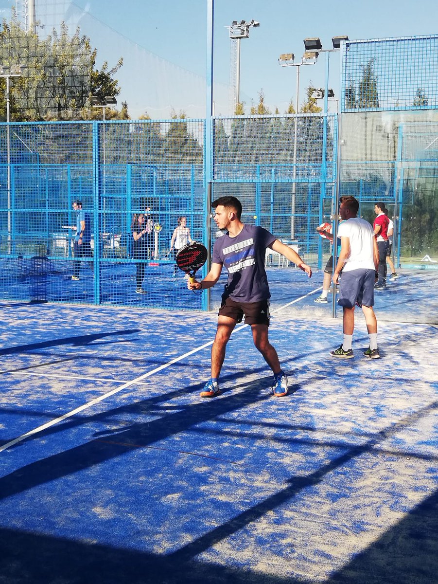 CEI_Tartessos's tweet photo. Muchos alumnos que cursan el #GMTECO quieren continuar una vez finalicen este ciclo con el grado superior deportivo. Ayer, los alumnos del #GSTAFAD impartieron a los alumnos de TECO una clase técnica de pádel. #pádel #DeportesConImplementos @centrosteco @centrostafad https://t.co/HmhY7a6w6C