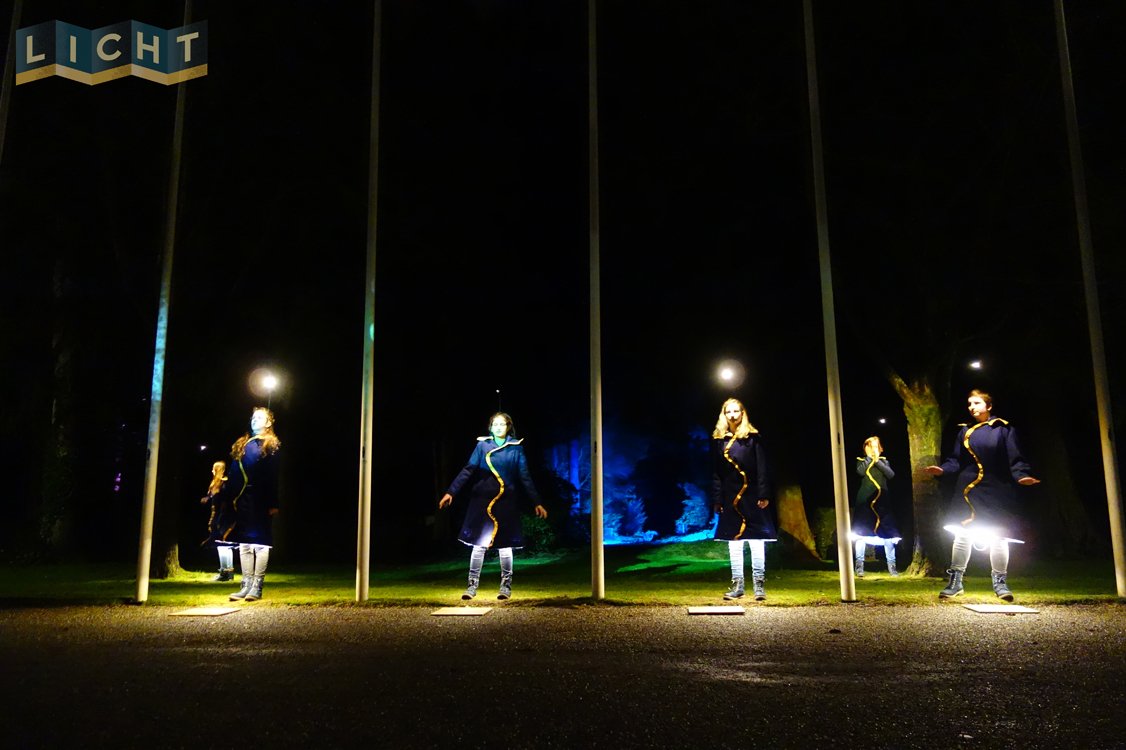 ...wilt teleurstelling voorkomen: er zijn nog maar enkele kaarten voor LICHT. Een bijzondere ervaring op het Sovjet Ereveld. lichtopereveld.eu Niet te missen. Alleen komend weekend nog. <a href="/vfondsvrede/">Vfonds</a> @RussischEreveld