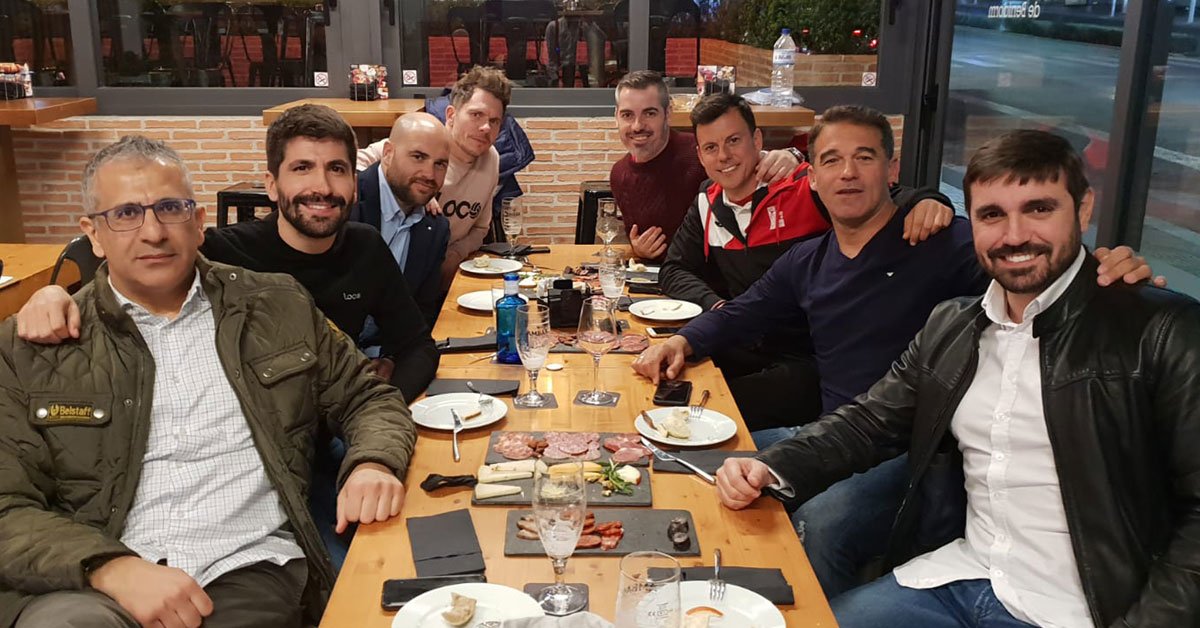 ¡Empieza a rodar el balón ⚽! 
#soydeloco
<a href="/jedevesa/">Jose Enrique Devesa</a> <a href="/mdevesa12/">MD</a> <a href="/LuisGarciaPlaza/">Luis Garcia Plaza</a> <a href="/lopez3_a/">Antonio López</a> <a href="/robert10reke/">Robert Requena 💯</a> <a href="/PepeSuch/">Jose Such Perea</a>