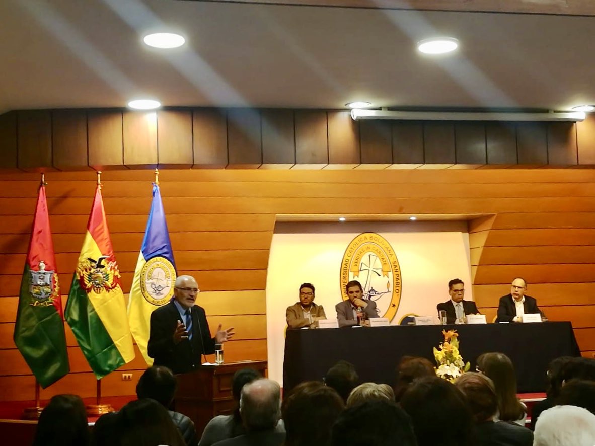 carlosdmesag's tweet photo. Ayer en la presentación en La UCB de mi libro “La palabra y la trama”, ensayos sobre literatura boliviana https://t.co/a8Z1vNp6Zw