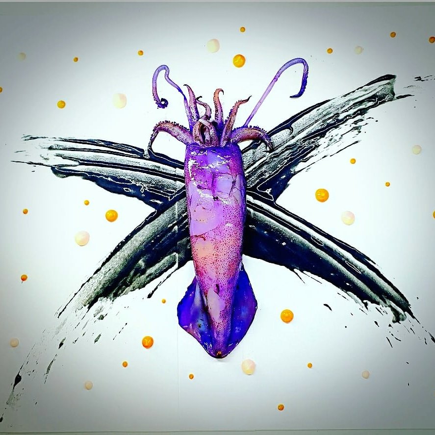 🔮Purple Squid🔮  baja temperatura ,relleno con gamba,sus patas...con mahonesa de paprika, pure de patata ,su tinta y su bazo...
#calamar #foodiesofinstagram #cheff #Food #instagram