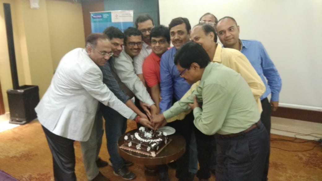 BbhaveshK's tweet photo. At RMF v r committed 2 empowerment of our IFAs thru knowledge&skill.Sharing snapshots of ongoing RCIAP btch at #Kolkata.Already 13 IFAs hv passed the NISM X-A exam. Experience sharing & celebrating the success.Journey continues..
#rmfedge
@ChattyRMF
@himanshuvyapak
@Navendu21 https://t.co/XtekRnTyVE