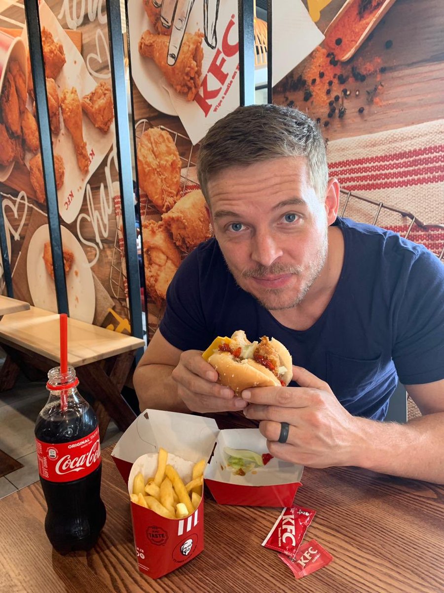 andrelotter's tweet photo. Taking me back to my youth. Enjoying the @KFCSA KFC Zinger Chutney burger. #nowtogether #kfc #mrsballschutney #getyours @OrchardOnTwo5 https://t.co/W0IZCFY5Ys
