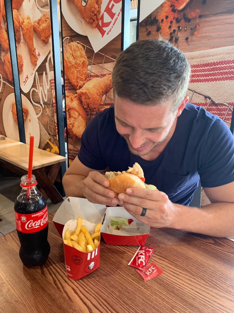 andrelotter's tweet photo. Taking me back to my youth. Enjoying the @KFCSA KFC Zinger Chutney burger. #nowtogether #kfc #mrsballschutney #getyours @OrchardOnTwo5 https://t.co/W0IZCFY5Ys