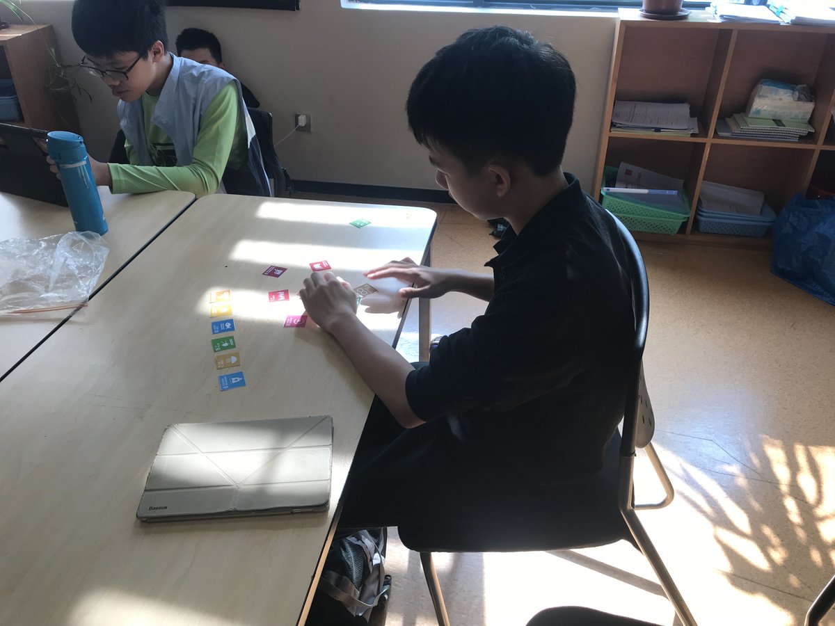 wondermeaghan's tweet photo. Students organize the #SDGs in order of importance to them for overall health. #TeachSDGs #SISassess #Globalgoals #SISrocks #ISSedu #ServiceAsCurriculum #SIS_Service https://t.co/SmlLH4QMph