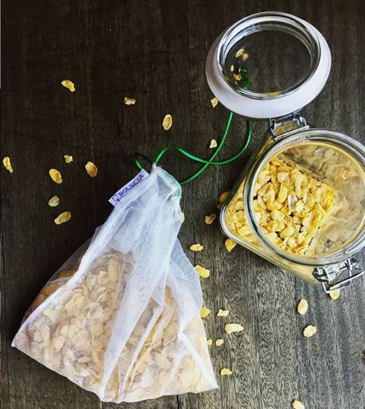 bolsetabcn's tweet photo. Nos alegra saber que cada vez es más común encontrar cereales en tiendas a granel. Esto implica que comprándolos así, nos ahorramos la bolsa de plástico que los envuelve y también el cartón que recubre a su vez la anterior. Como veis, BOLSETA se adapta a todo tipo de alimento. https://t.co/SrK1cgZcTH