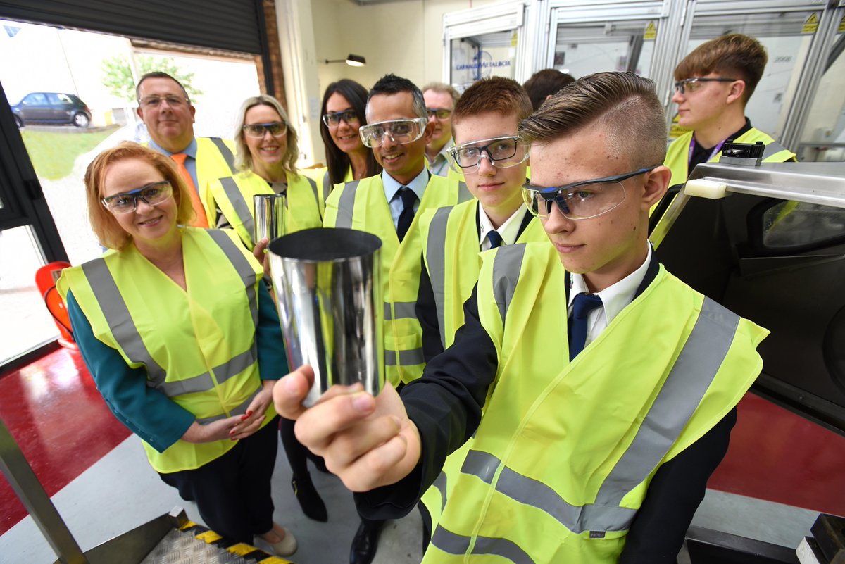 BradfordMfg's tweet photo. 👇EXCITING ANNOUNCEMENT👇

Due to the success of Bradford Manufacturing Week 2018, this year the initiative will be extended to 2 WEEKS! 

Bradford Manufacturing Weeks will take place between 7th-18th Oct. Find out how you can get involved: 

https://t.co/0s00K9zKct #BradfordMW19 https://t.co/PTtP4C1WOu