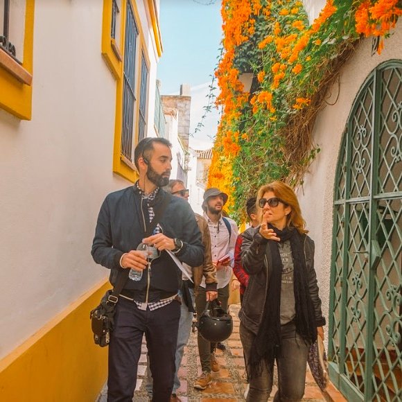 myrmonteverde's tweet photo. Disfrutando de un paseo primaveral con @jotadegago creador de  @andalusianwayoflife en la ruta organizada con @marbella_app por el  #cascoantiguo #Marbella. Me encanta descubrir a las personas con las que quiero colaborar. #FelizMartes https://t.co/VKPwAuWON8