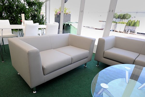 EventHireUK's tweet photo. The Infiniti 2 seater #settee provides that all-important stylish and professional look, enabling your guests and clients the opportunity to relax in comfort. #modernsofa #contemporarysofa #sofahire #furniturehire #2seater #twoseater #leathersofahire  https://t.co/UcY4xx2b6F https://t.co/ClZzPTTTSK
