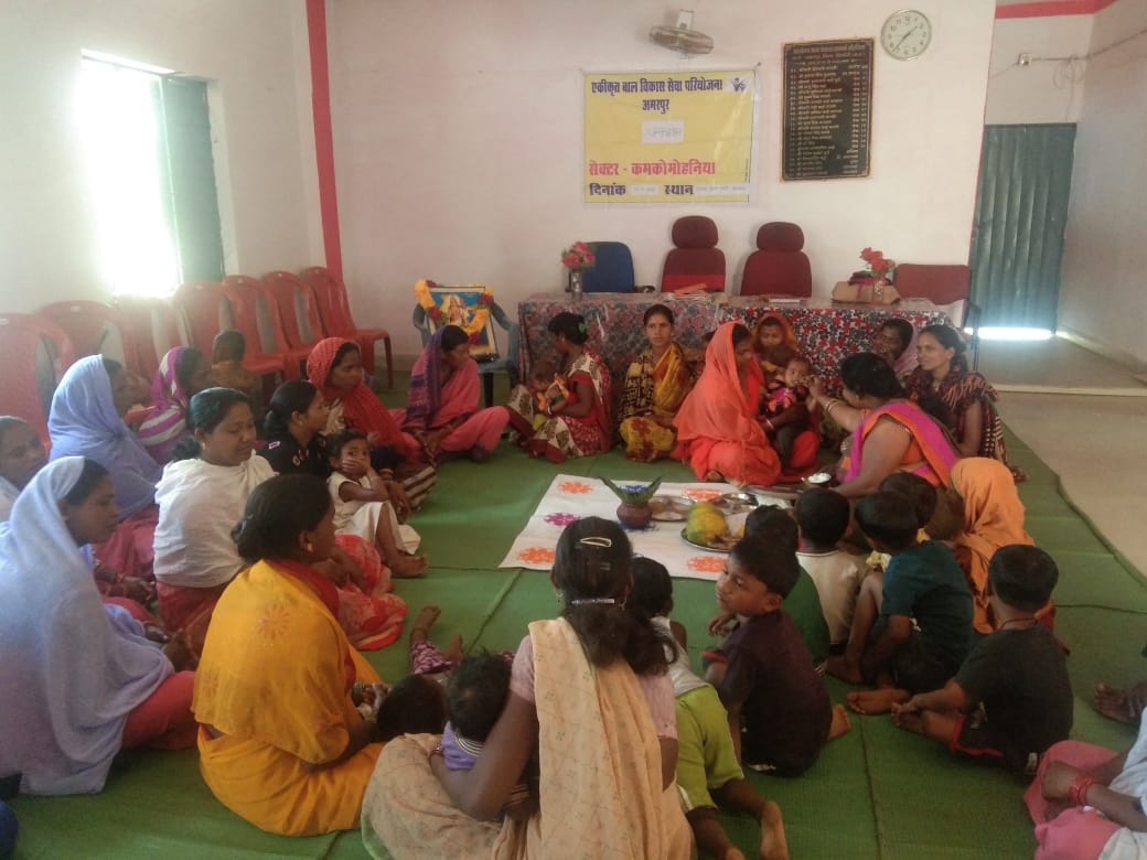 WCD_Dindori's tweet photo. #POSHANPakhwada Spreading awareness among the community regarding complementary feeding by celebrating "Annaprasan Diwas" at multiple AWC in district Dindori, Madhya Pradesh
#MPPOSHANPakhwada
#POSHANAbhiyan 
@MinistryWCD
@SPreraks 
@UNICEF https://t.co/l2yX2QMrsw