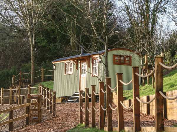 CottagesInDevon's tweet photo. New to our website, check out Little Silver Leaf! https://t.co/qhrzAkbPb6
----------
#TravelTuesday #Quirky #ShepherdsHut #weekendgetaway #hottub https://t.co/gHPQ8ehEJz