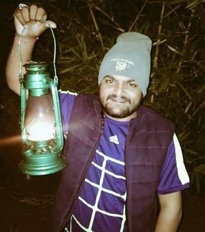 ANANDSOURAV1999's tweet photo. लालटेन जरा के धरब रानी तोहके पजरिया
#CDmaster #HardickPatel https://t.co/R1QzGyAUXK