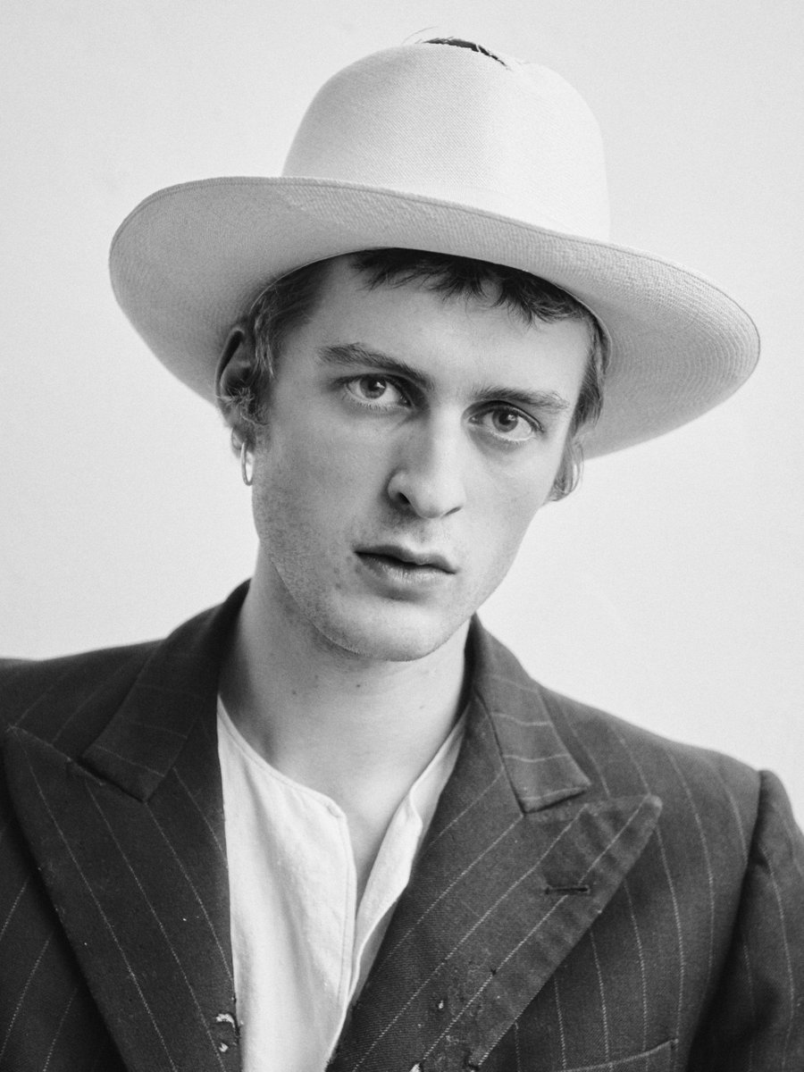TFStories's tweet photo. Cultiver l'art du secret est le point fort de la CHAPELLERIE CLANDESTINE. Cette jeune marque développe un concept original autour du #chapeau. Découvrez sa philosophie dans l'ITW: https://t.co/krVYRdBDai https://t.co/2I9wUrMf1X