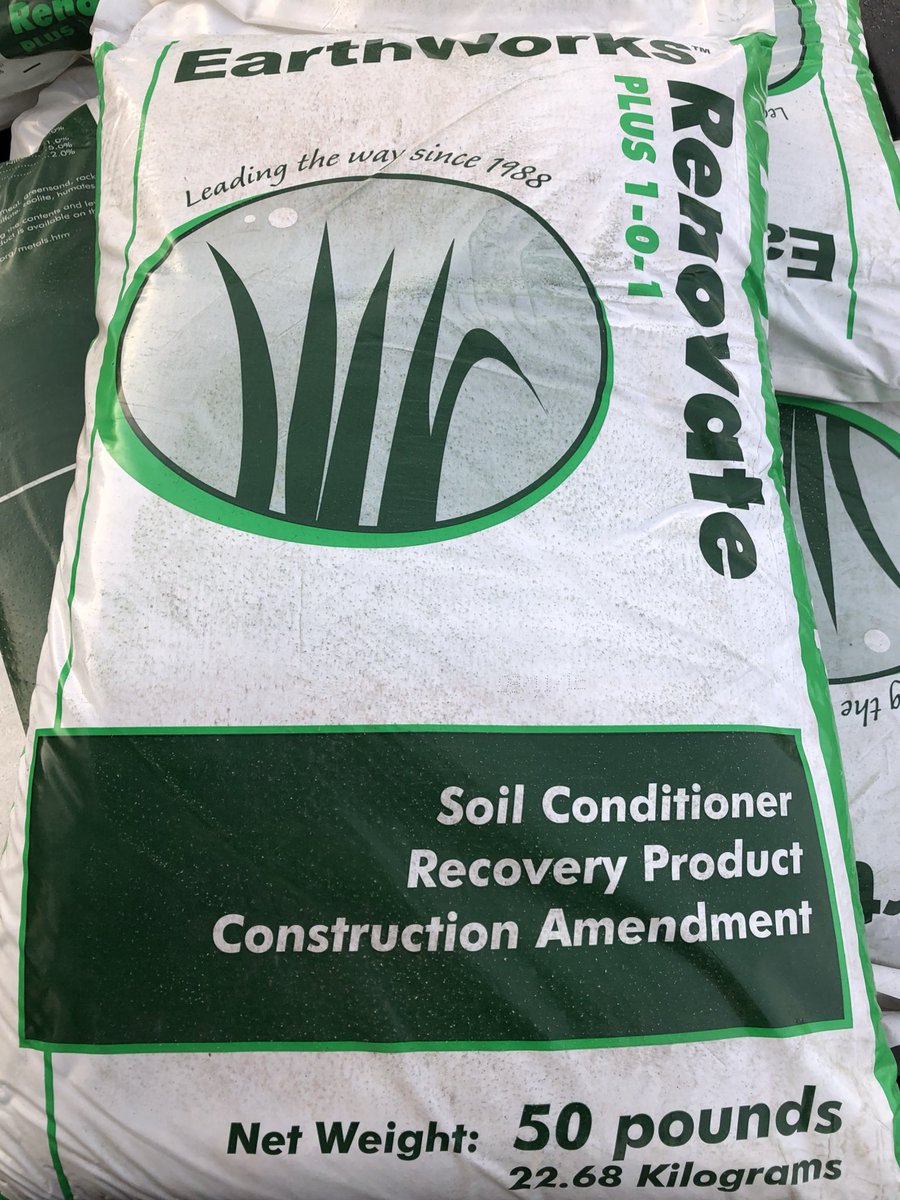 IHCCGreenkeeper's tweet photo. A quick roll @CGC1929 this morning followed by two soil amendments ahead of sand topdressing. #busy #AerationDay https://t.co/gM4uVS8zMF