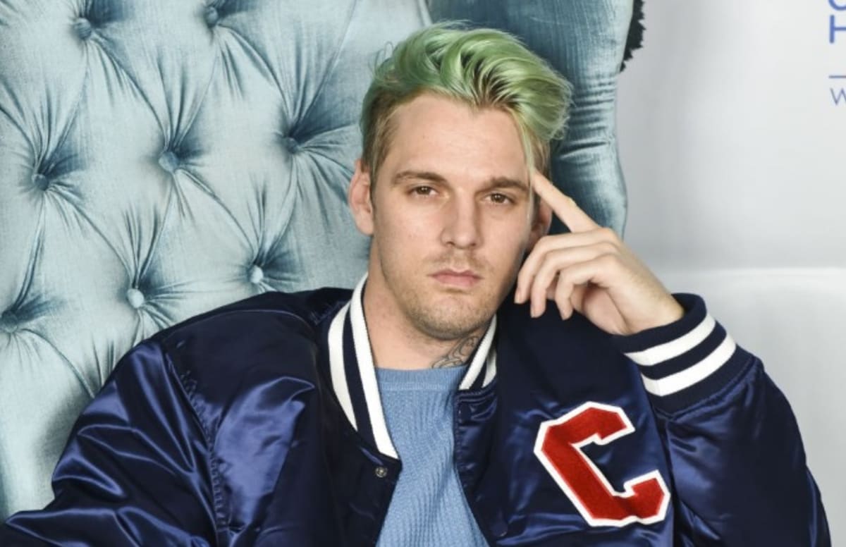 Complex's tweet photo. Aaron Carter defends Michael Jackson: "You're stomping on his grave." https://t.co/LeFtSMirfC https://t.co/ubDH34PXiP