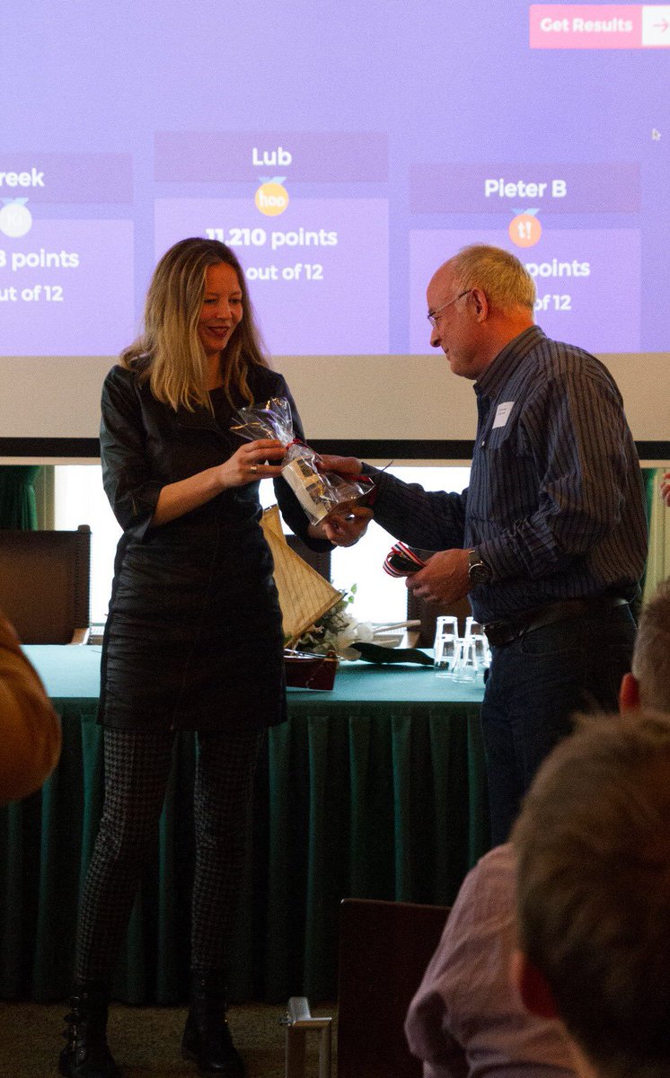 UrkPromotie's tweet photo. En we hebben een nieuwe Urk-kenner van het jaar: @LubvdBerg, hartelijk gefeliciteerd met deze eervolle titel!😊 #Toerismebijeenkomst #2019 #UrkerEquiz #samenwerken https://t.co/OWbFA9Kk4T