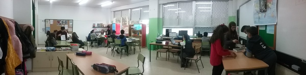 informadeiro's tweet photo. Os 24 nen@s de 4° de primaria, están duramente concentrados traballando en seis recantos con seis actividades diferentes. https://t.co/kKczvh973P
