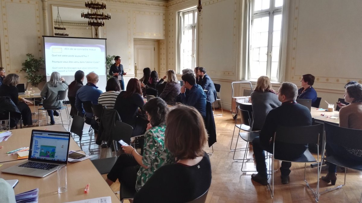 L'atelier scratch fait son plein <a href="/InterElles/">Cercle InterL</a> au collogue #InterL19 encadré par Claude Terosier <a href="/MagicMakersAt/">Magic Makers</a> avec <a href="/justlmills/">Justine Mills</a>, <a href="/rachel_orti/">Rachel Orti</a>