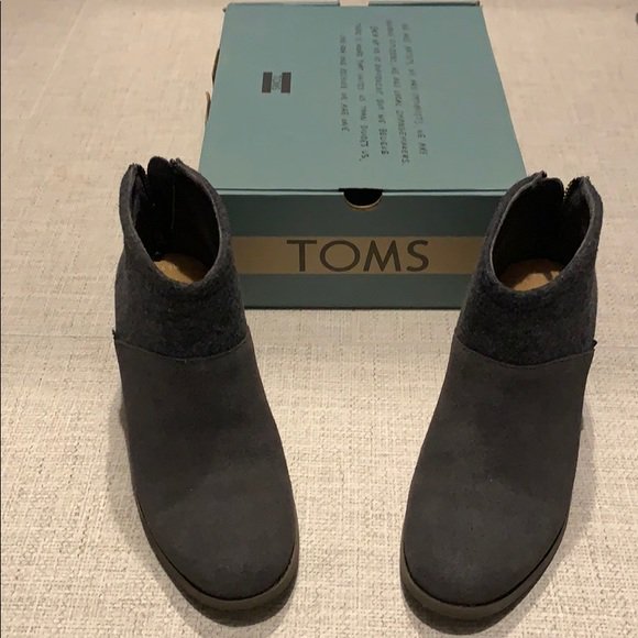 LisaCollins333's tweet photo. So good I had to share! Check out all the items I'm loving on @Poshmarkapp #poshmark #fashion #style #shopmycloset #born #toms: https://t.co/WkBvHp6wdD https://t.co/g8PYBoWRig