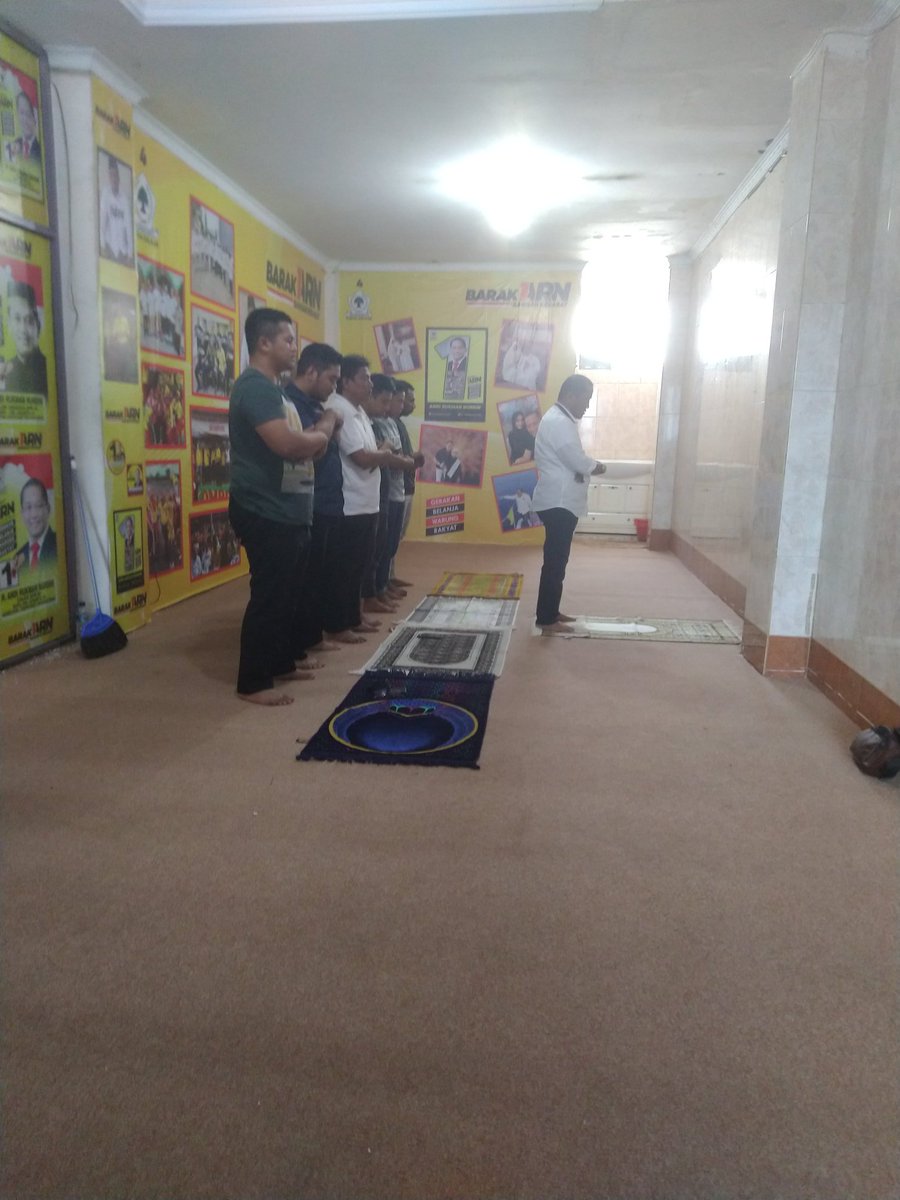 Mampir di Mako Andi Rukman Nurdin, Calon Anggota DPR RI Partai Golkar dg Dapil 3 Jakarta: Barat, Utara &amp; Kepulauan Seribu. Bro ARN yg baru balik umroh ini msh sempat jd imam sholat. #GolkarSpartan #GolkarJuara