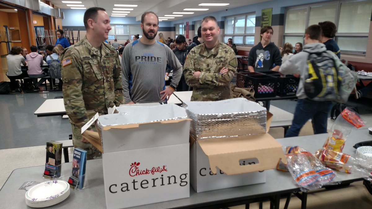 GuidanceOchs's tweet image. OCHS Juniors getting ready for today's ACT with Chick-fil-A curtosy of the Kentucky National Guard. Good luck this morning Colonels!#KYGuard @brumleyJ