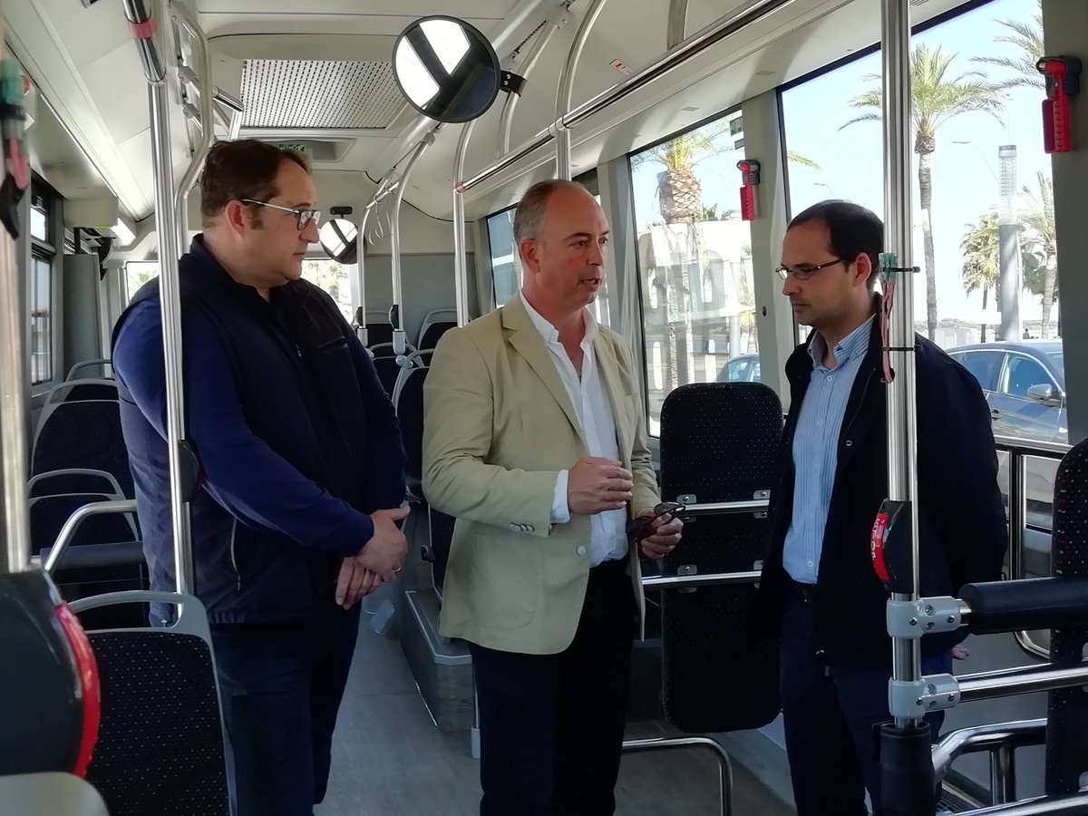 VictorMoraSLuca's tweet photo. AUTOBÚS HÍBRIDO
probando el nuevo autobús híbrido que circulará durante un mes por nuestra calles. Si funciona bien, se Incorporarán más a nuestra flota.
#victormoraalcalde
#sanlucarcrece
#sanlucar https://t.co/TYLCOIAxTp