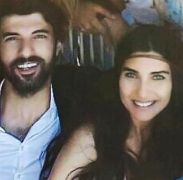 sln_ea's tweet photo. Şu dünyadan bir Engin&amp;Tuba uyumu geçti hem kamera önü hem kamera arkası efsaneydiniz👌❣️ #EnginAkyürek #TubaBüyüküstün #KaraParaAşk https://t.co/G229kUIyci