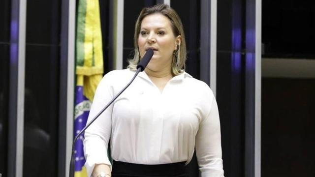 TopBuzzBrasil's tweet photo. Bolsonaro deve baixar o tom nas redes sociais, diz Joice Hasselmann @Metropoles https://t.co/rpRXwgWj1R #Governo #Bolsonaro https://t.co/D0P2W4UVh9