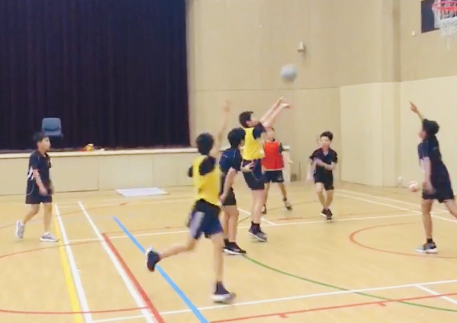 HHKSShackleton's tweet photo. The sporty week continues for the #boysofshackleton after prep with a netball masterclass clinic from Mrs Strickland ahead of this week’s inter-House competitions! #trynottorunwiththeball #itsnotrugby #boysofresilience @Harrow_HK @HeadHarrowHK https://t.co/Dk2TkwTfQN