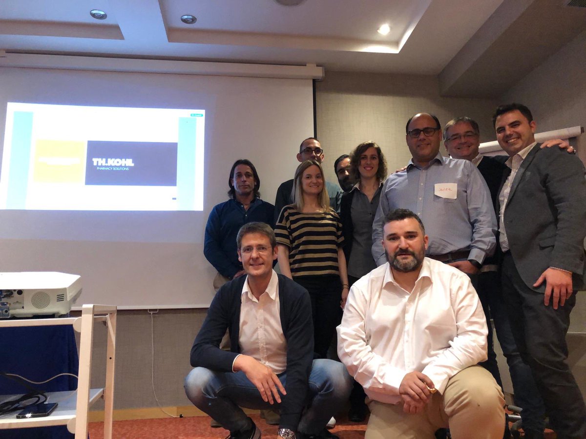 xavifalgar's tweet photo. Foto del equipo de cracks 🙌🏻 al acabar el #training #coaching en el #abbamadrid para #pharmathek #thkohl by Xavi Falgar https://t.co/SRGKIiwJYs