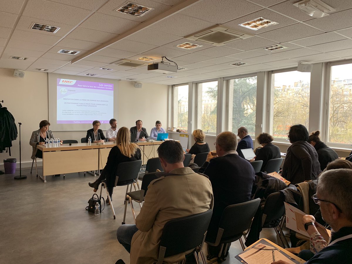 anap_sante's tweet photo. [#cercleSD] Zoom sur le partenariat public-privé @CHURennes &amp; HSTV pr consolider la filière post-#urgences "ce projet collaboratif améliore les offres de soins grâce à des lits supplémentaires &amp; 1 dispositif HeT coordonné". Avec Vivien Normand, Lilian Alix &amp; Céline Lemaitre https://t.co/TRgRdtbPqO
