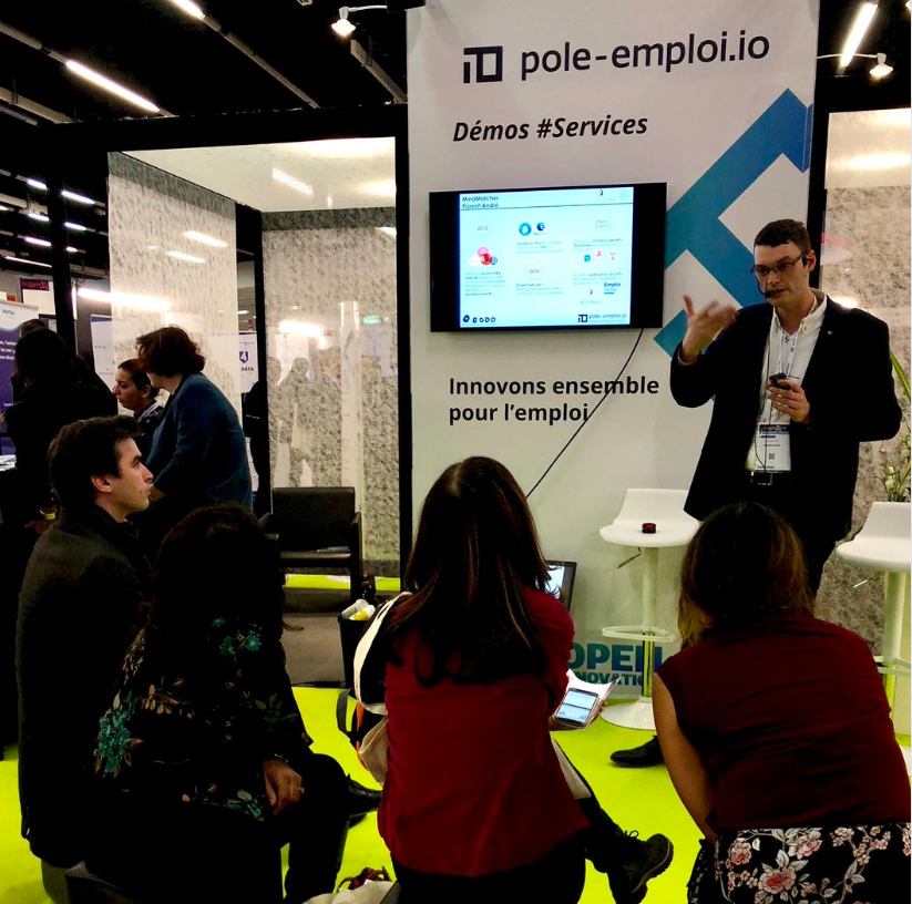 MindMatcher_org's tweet photo. Merci à @poleemploi_IO pour l'accueil sur leur stand à #BigDataParis2019. Florent André a rappelé l'ambition de @MindMatcher_org : proposer un socle de technologies pour accompagner les acteurs du changement dans la société de la compétence. https://t.co/AwdZoTZ2cP