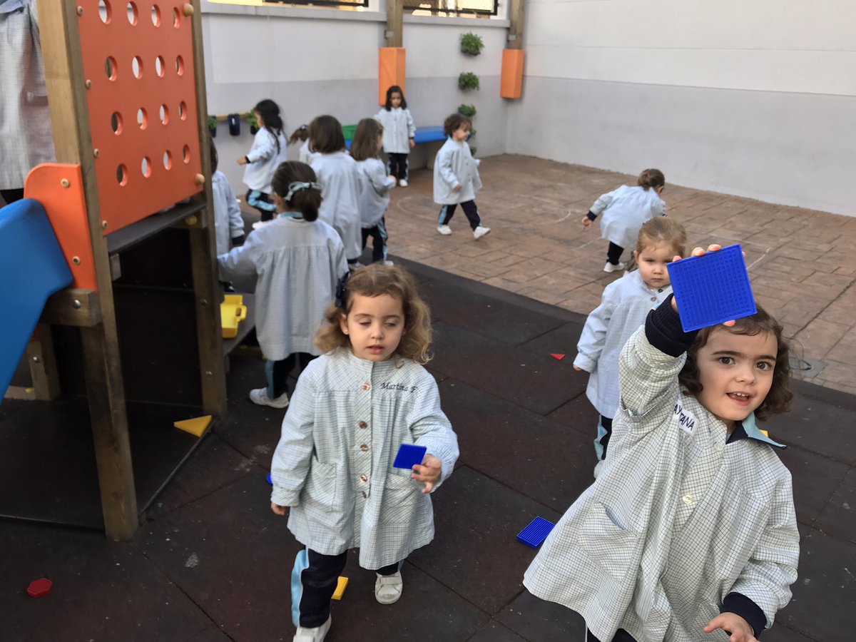 Xtorey_benifaio's tweet photo. #divertimates Jugamos a clasificar las formas geométricas trabajadas #3años #crbenifaió https://t.co/CJQYQFrzna