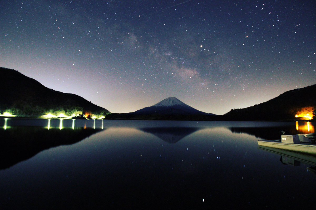 ts19980208's tweet photo. 富士山×天の川 https://t.co/WsrKYhRgiI